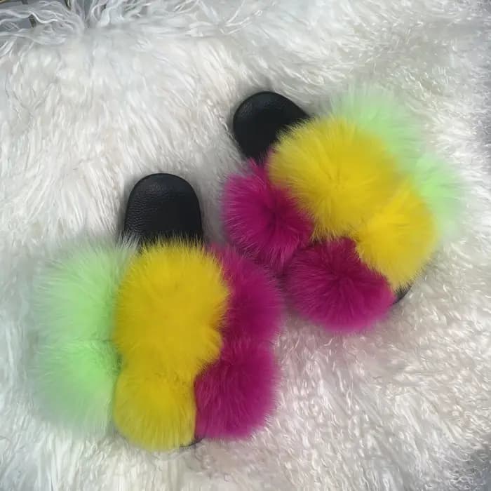 Claquettes moelleuses pour femmes avec pompon en fourrure