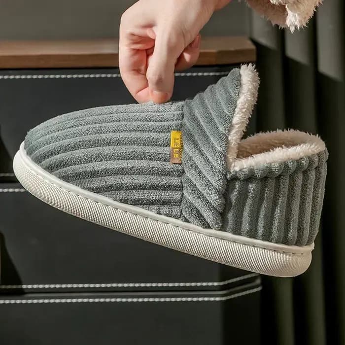 Pantoufles en fourrure pour femmes et hommes