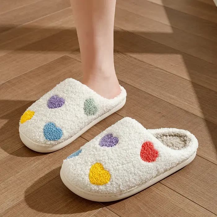 Pantoufles en forme de cœur pour femmes, couleur mignonne, broderie de saint-valentin, amour romantique, confortables, plates, cadeau pour petite amie, chaussures d'hiver pour la maison