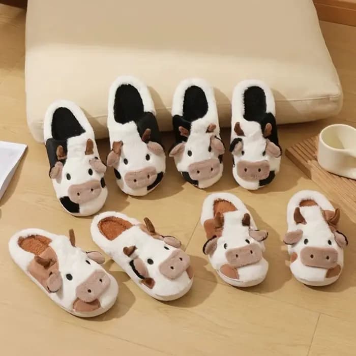 1 paire de pantoufles en peluche de vache antidérapantes de dessin animé