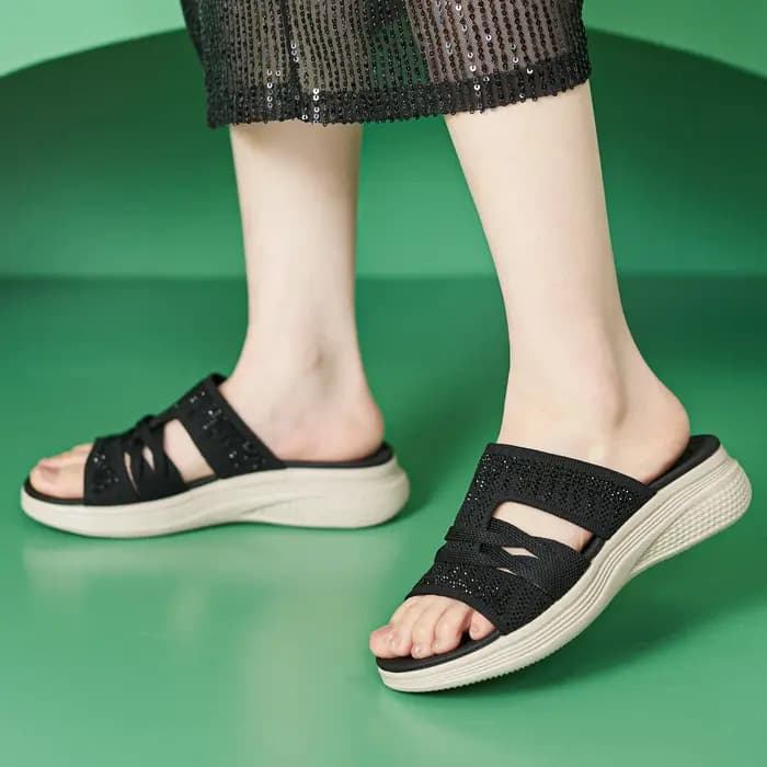 Pantoufles super légères pour femmes, nouveau style tendance, à porter à l'extérieur, avec strass, semelle épaisse, utilisables comme pantoufles rafraîchissantes.