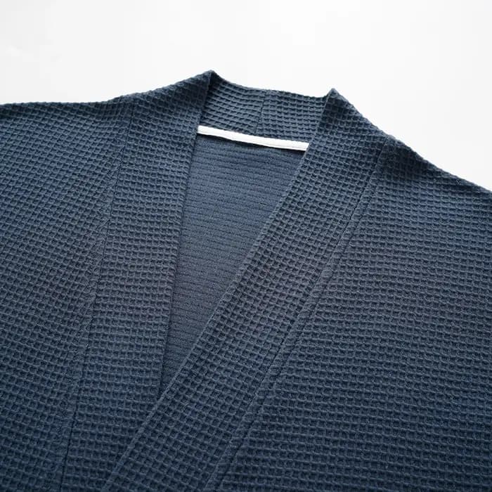 Peignoir pour hommes Premium - Tissage gaufré 100 % coton en bleu saphir avec col en V et ceinture à nouer Robe kimono gaufrée de luxe - Respirant