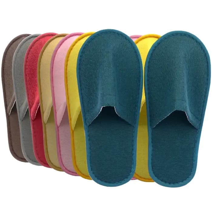 10 paires de pantoufles luxueuses en peluche pour femmes et hommes