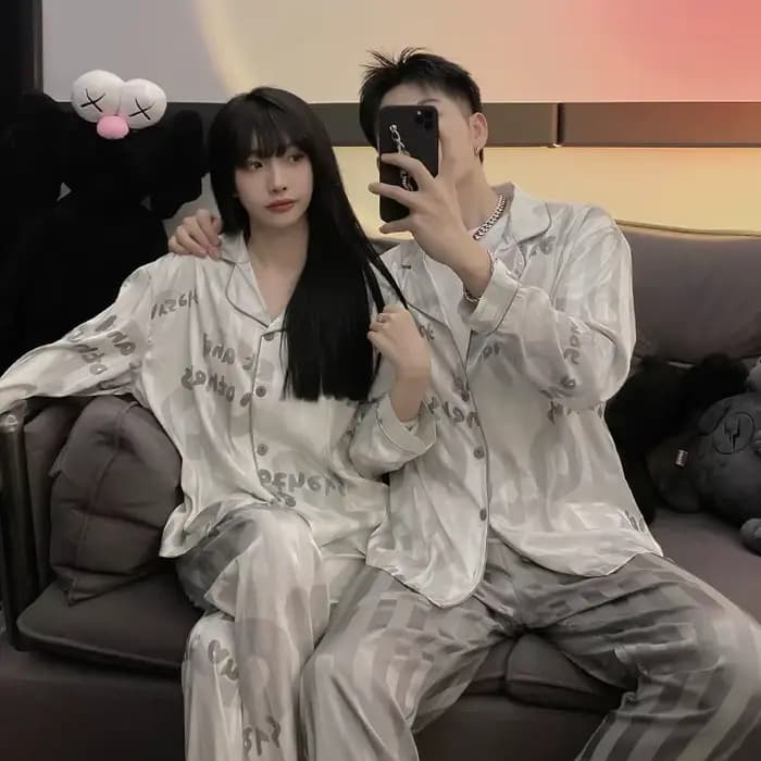 Ensemble de pyjama en satin à manches longues pour hommes et femmes