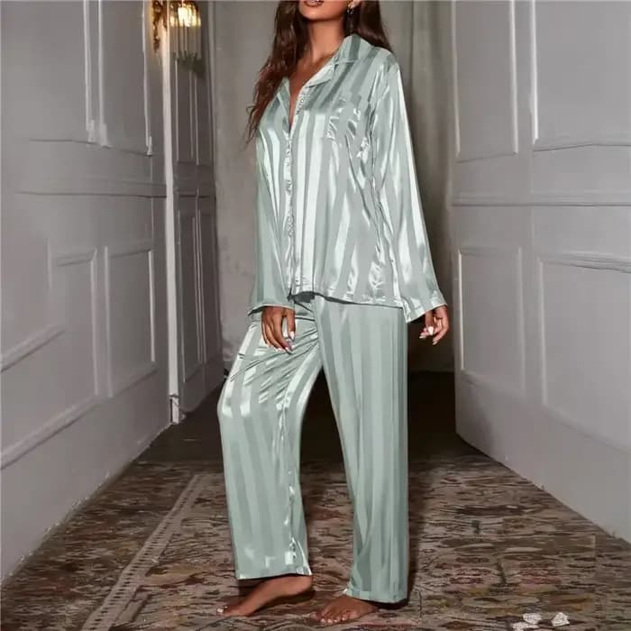 Ensemble de pyjama rayé pour femme