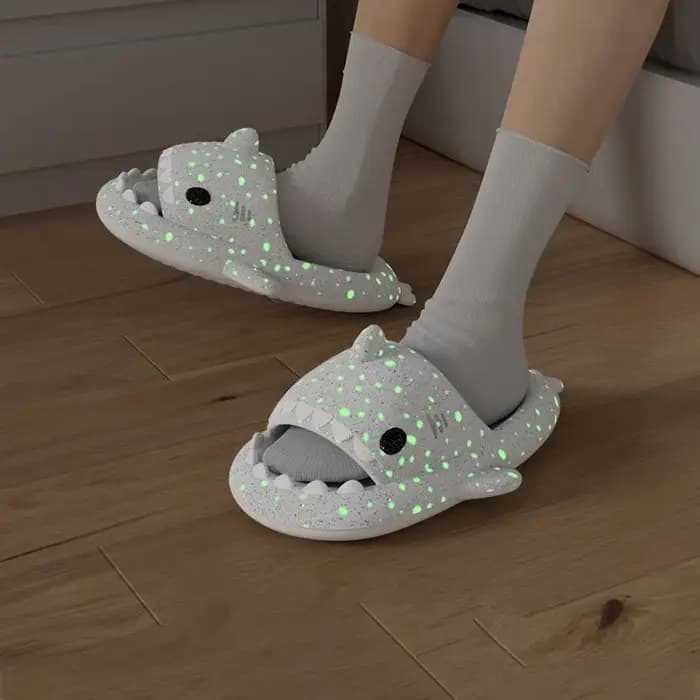 Pantoufles de requin lumineuses pour couples