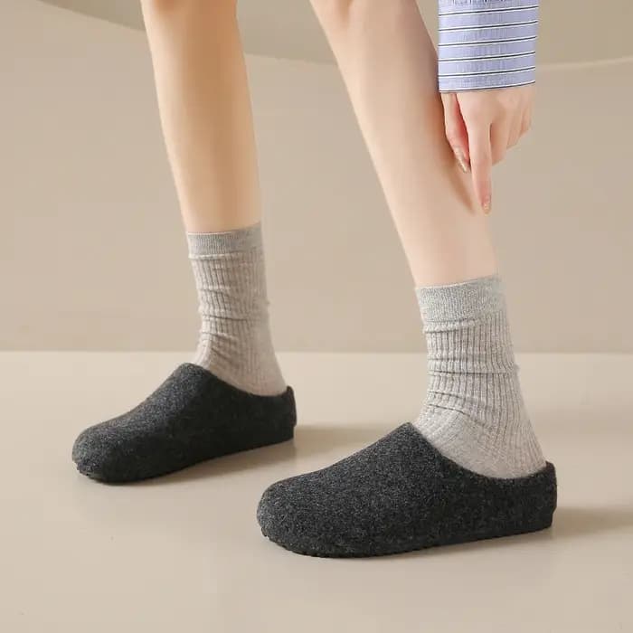 Pantoufles sabots confortables en daim pour femmes