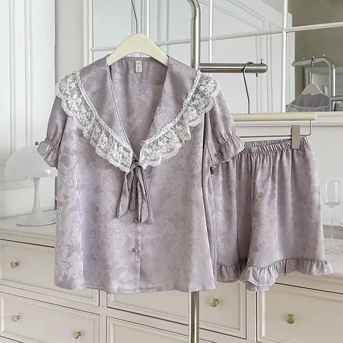 Manches courtes pyjama costume Satin vêtements de nuit boutonné haut et Short de luxe dentelle col e