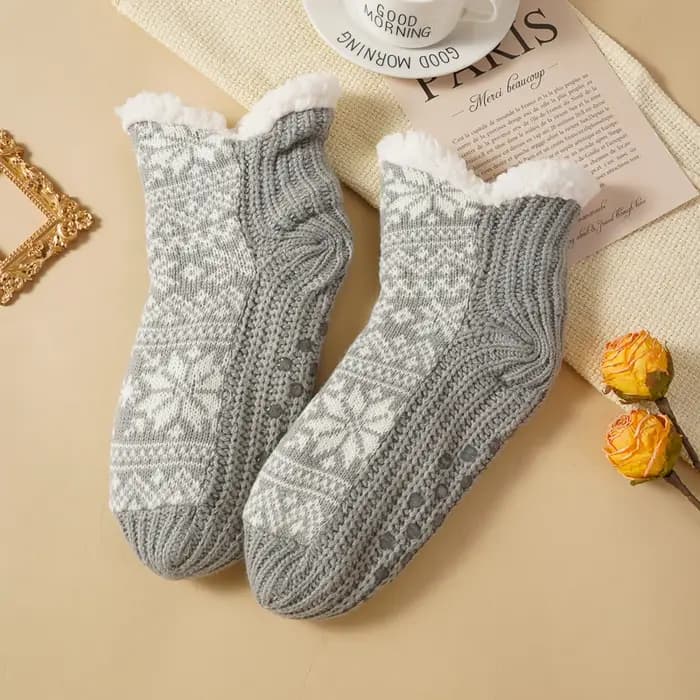 Chaussettes-pantoufles d'hiver pour femmes, doublées de polaire, motif flocon de neige de Noël, tricotées, antidérapantes, chaudes et confortables pour la maison.