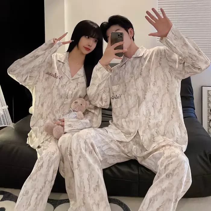 Ensemble de pyjama en satin à manches longues pour hommes et femmes