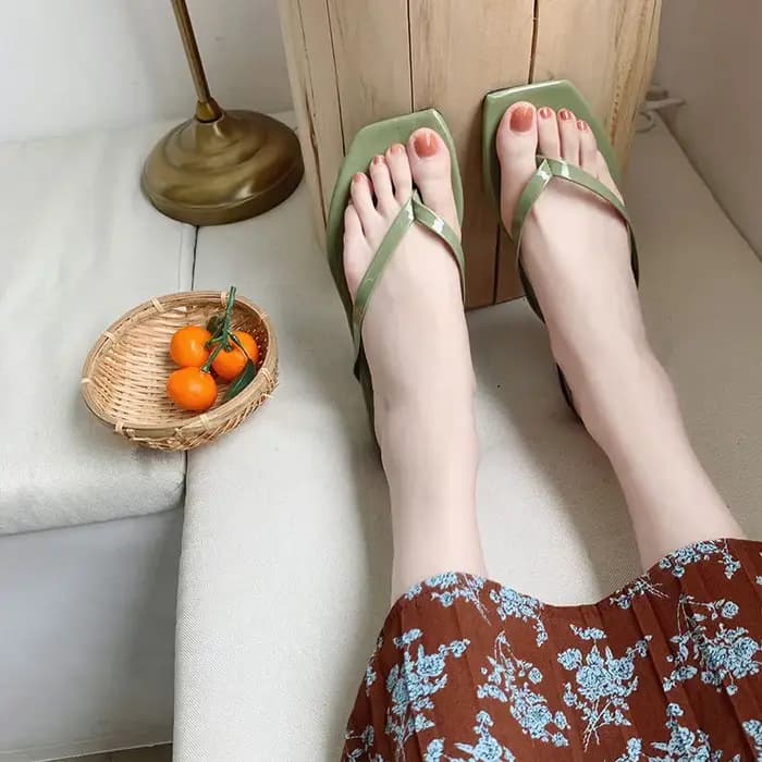 Pantoufles pour femmes été nouveau 2025 avec pantoufle élégante tongs femme concepteur élégant miroir luxe mode plage maison