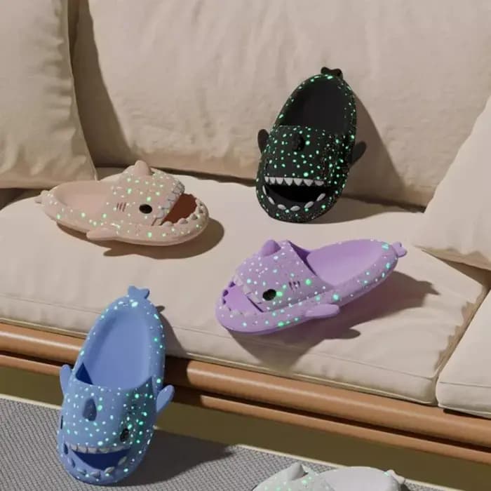 Pantoufles de requin lumineuses de noël pour femmes et hommes