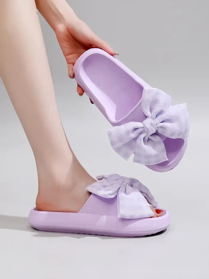Pantoufles d'été à carreaux violets et blancs pour femmes
