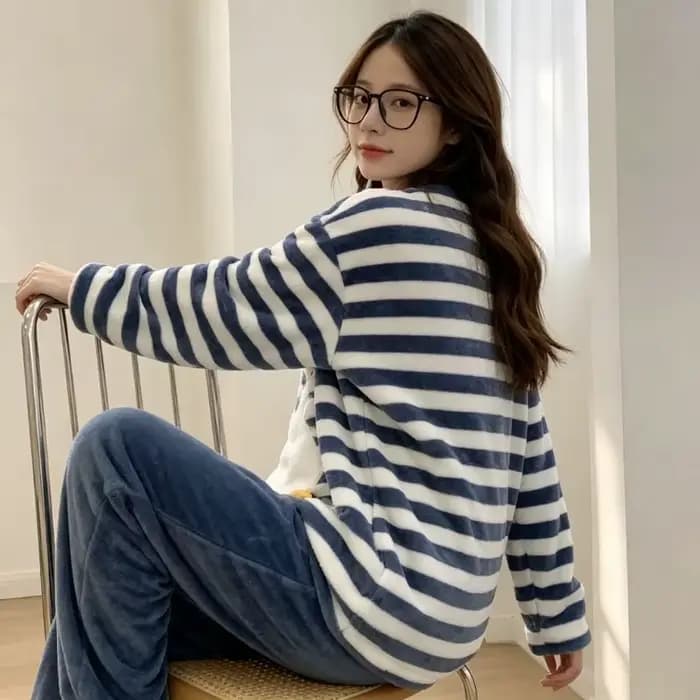 Ensemble de pyjama 2 pièces pour femme en polaire douce et pelucheuse, avec broderie d'oie mignonne et rayures, chaud et confortable pour l'hiver, style décontracté et doux