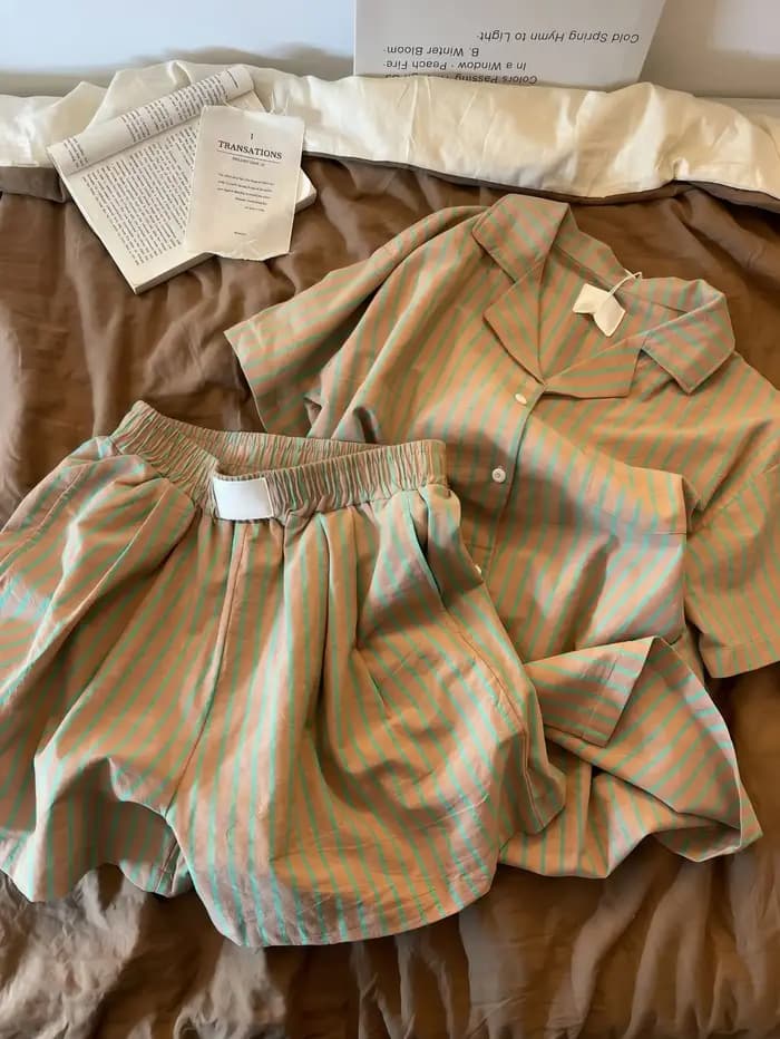 Pyjama rayé style vintage pour femme : Nouvelle collection été – Haut à manches courtes et short