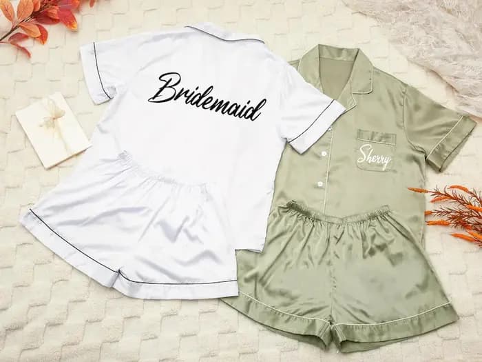 Pyjamas de demoiselle d'honneur le plus doux personnalisés
