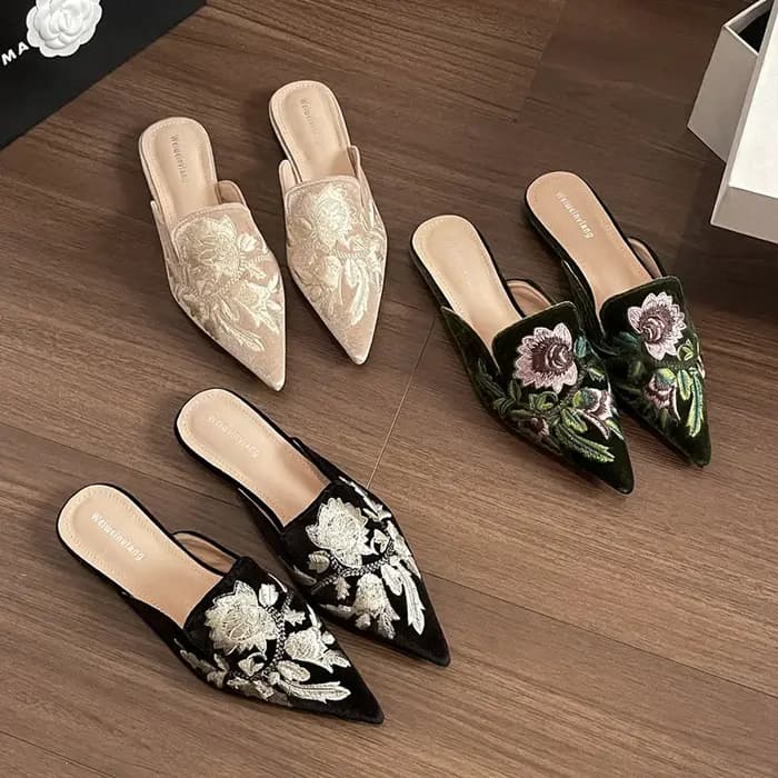 Velours broderie pantoufles florales femmes appartements bout pointu Mule chaussures dames intérieur maison diapositives sans lacet Pantuflas Mujer tongs