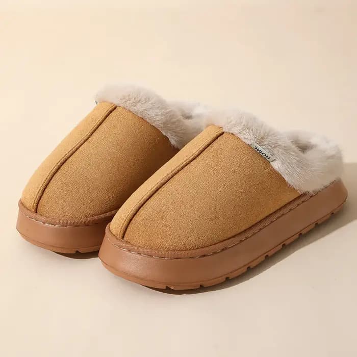 Chaussons en laine faits maison pour femmes en automne et en hiver