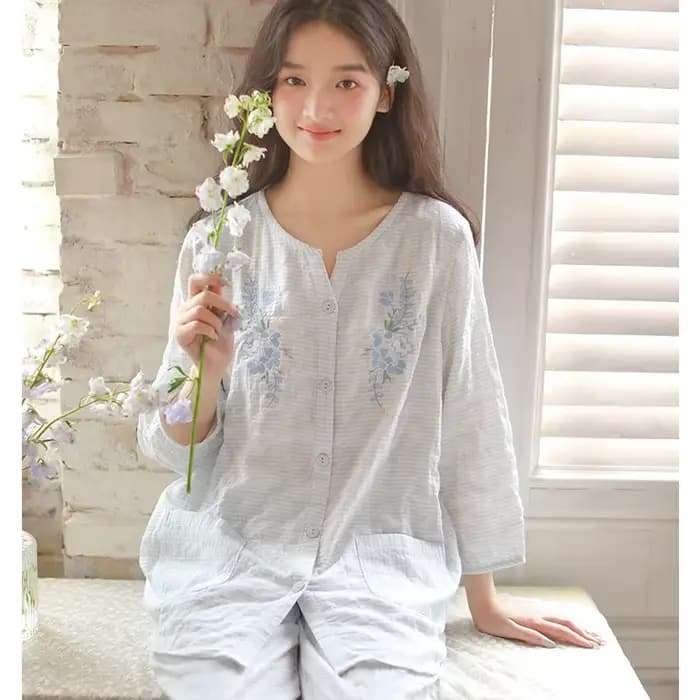 Pyjama pour femmes, ensemble décontracté brodé exquis à manches trois-quarts et pantalon ample