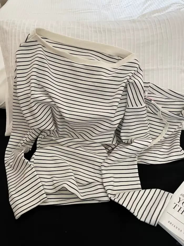 Pyjama à manches longues de style coréen, avec rayures noires et blanches et shorts à épaules dénudé