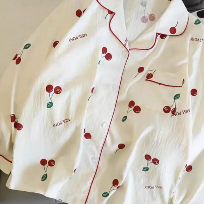 Pyjama imprimé cerise, haut à manches longues et pantalon
