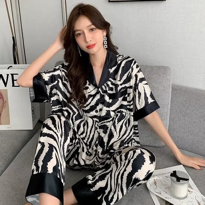 Pyjama deux pièces en soie imprimé zèbre pour femme