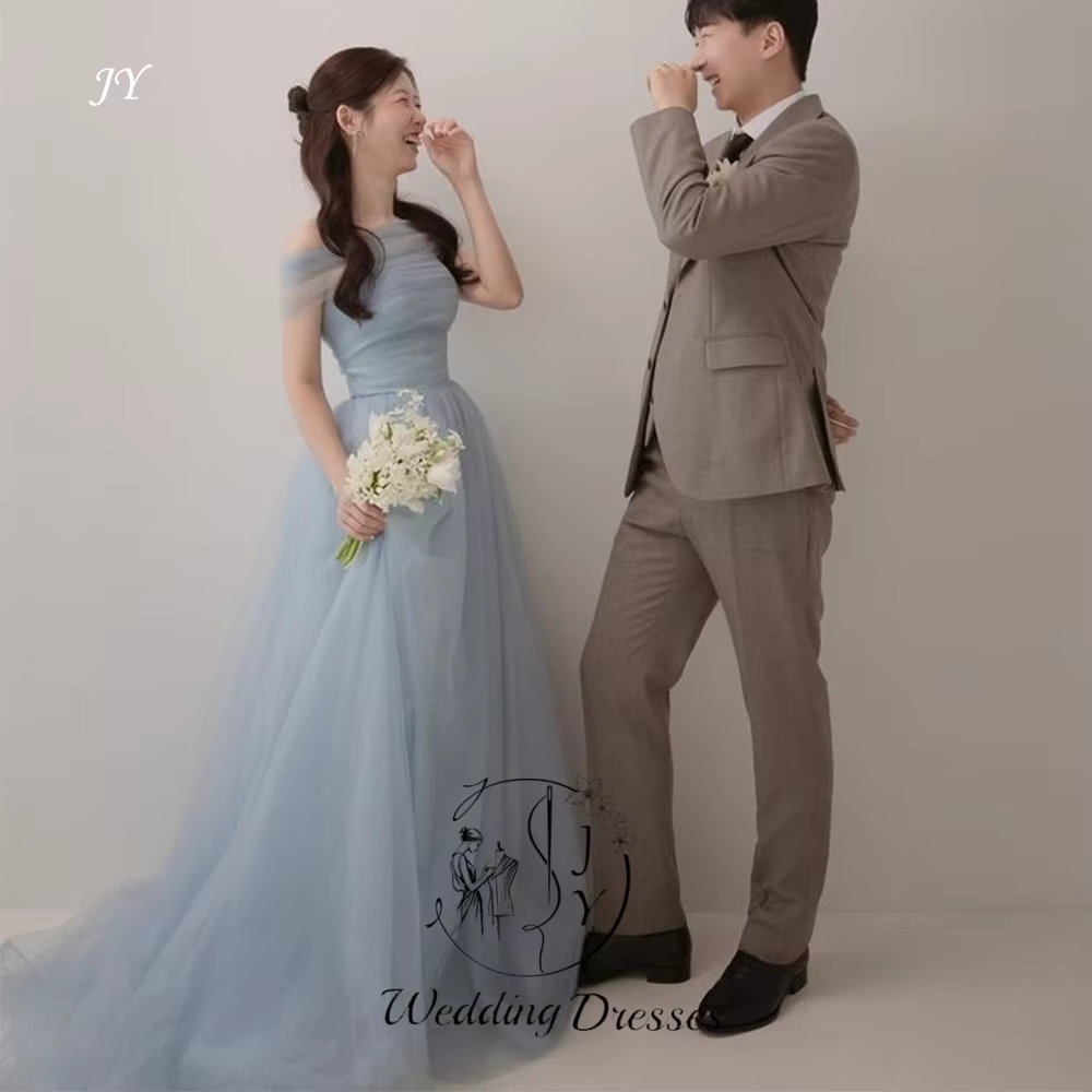 Robe de soirée coréenne JY Dreamy bleue, épaules dénudées, corsage froncé, tulle doux, coupe trapèze