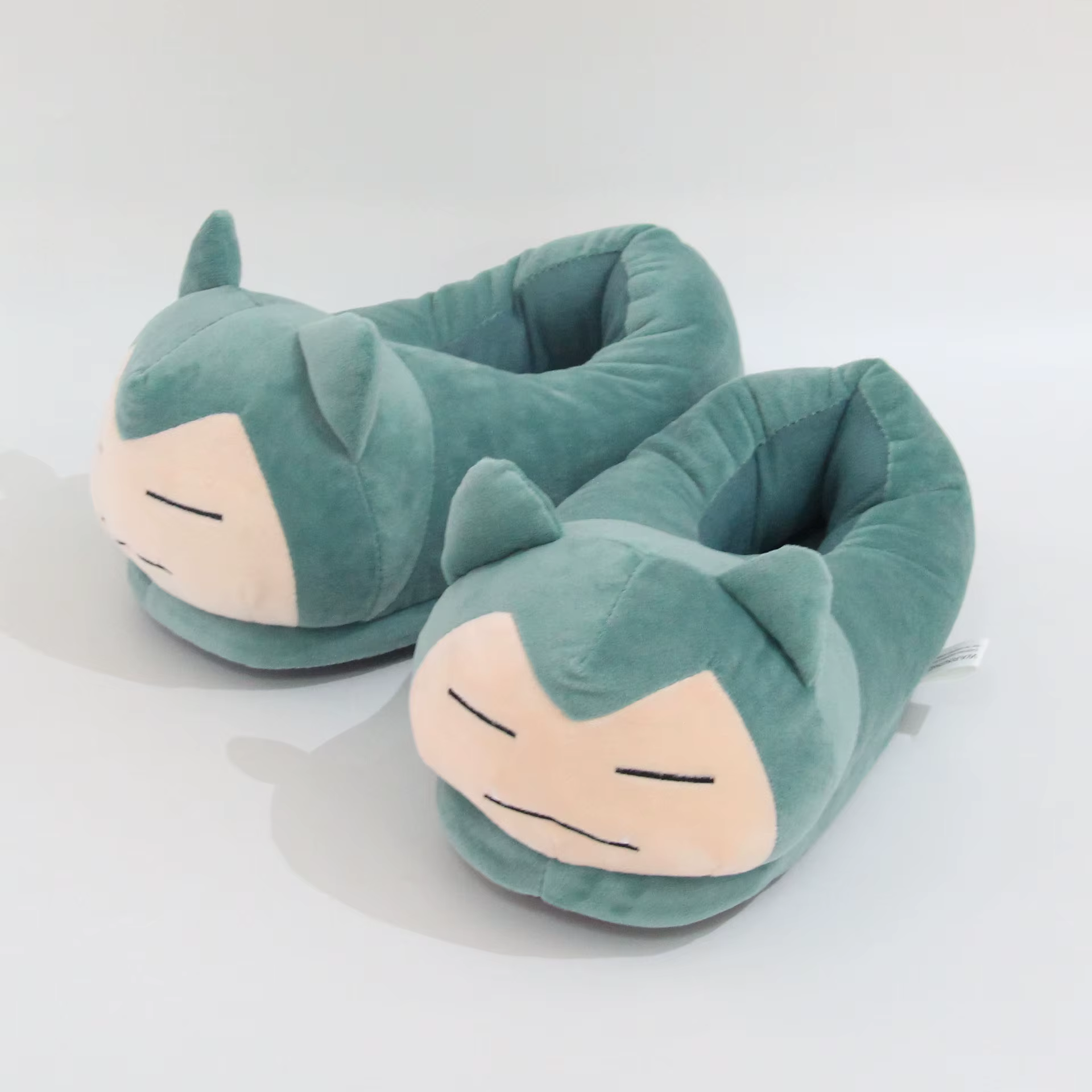 Pokemon peluche pantoufles ronflex femmes drôle pantoufle doux mignon Kabi bête Couples maison panto