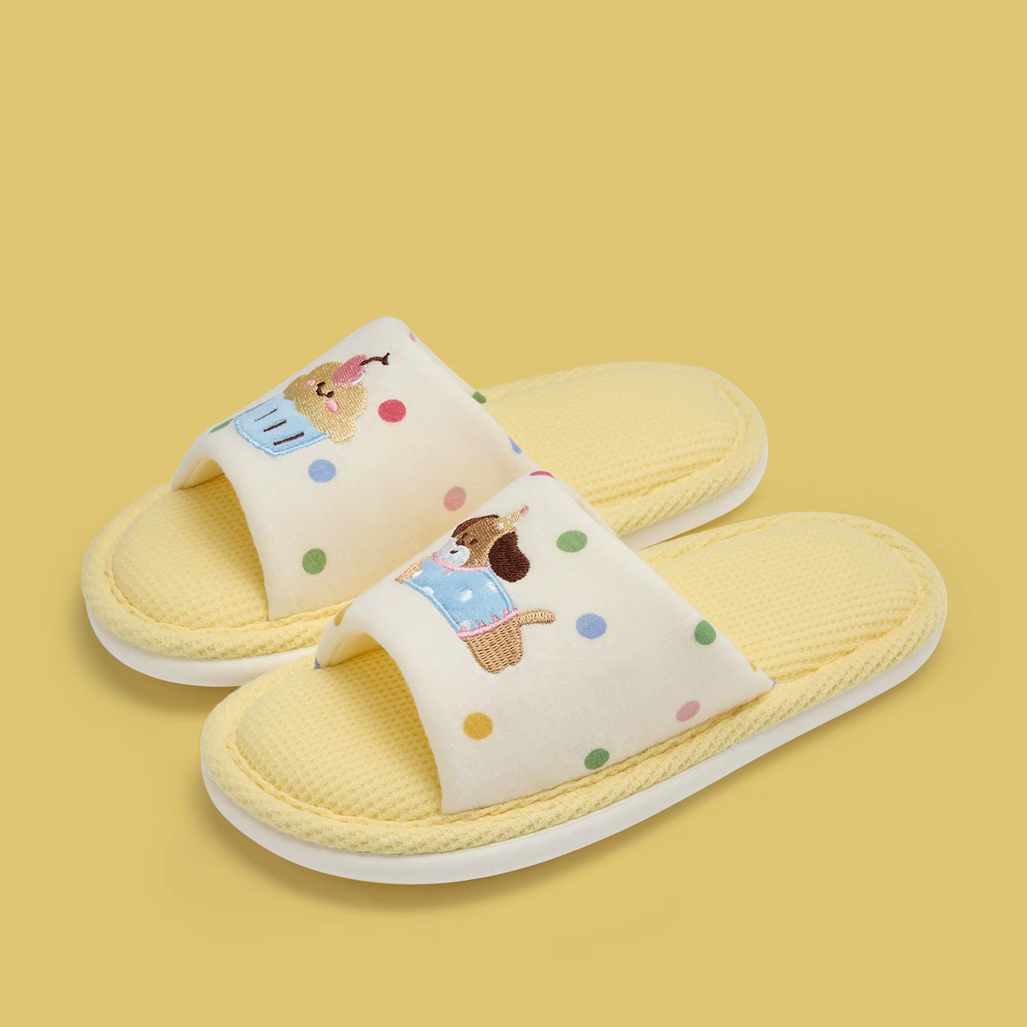 Chaussons en lin brodés de dessins animés pour femmes, pantoufles d'intérieur respirantes en coton e