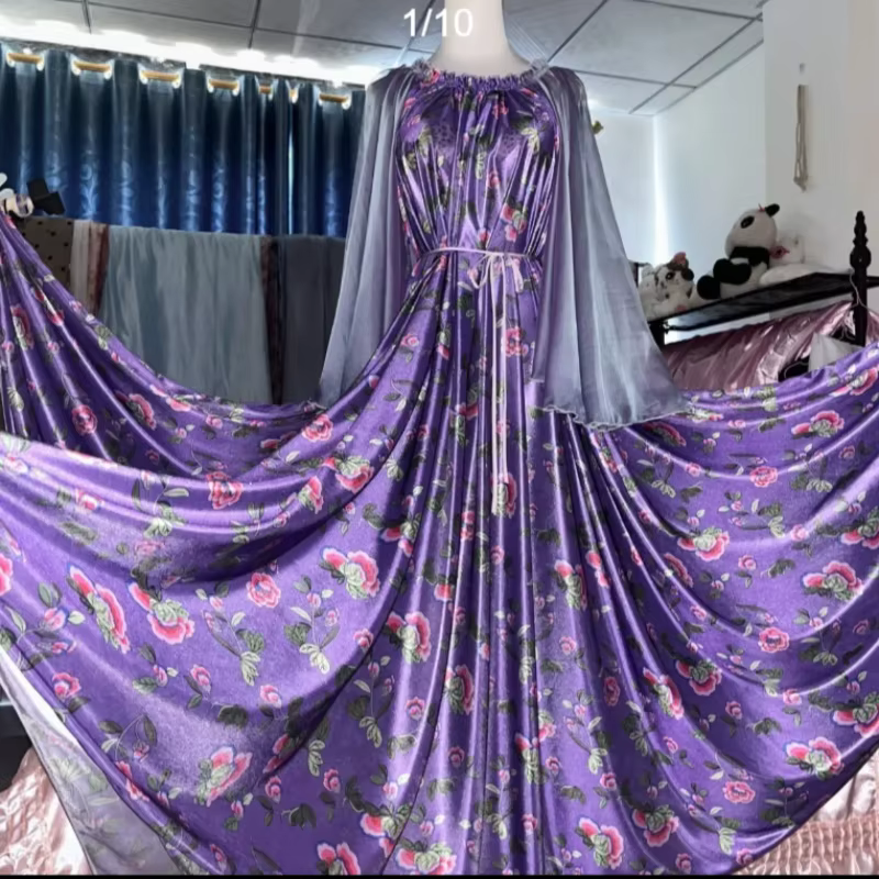 Robe de nuit longue ample unisexe en soie glacée double face à col froncé élastique et motif floral,