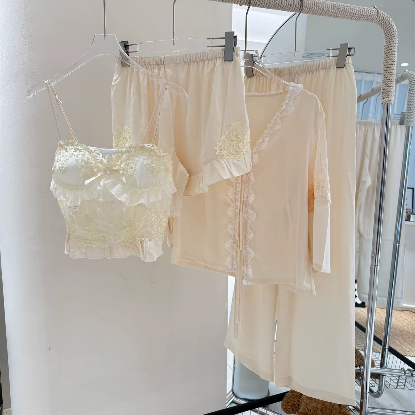 Pyjama quatre pièces pour femmes, vêtements de nuit d'été, chemise ample, short, pantalon, vêtements