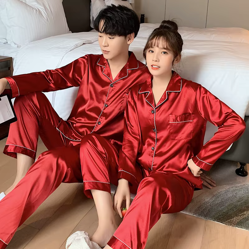 Couleur unie vêtements de nuit soie Satin Pyjamas Couple ensemble Long boutonné