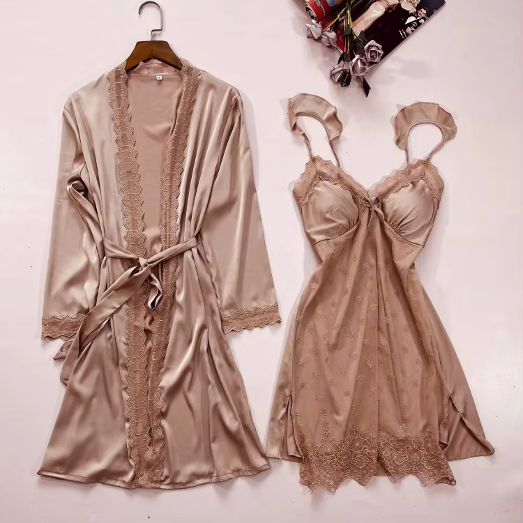 Nuisette et robe en satin trempé pour femmes