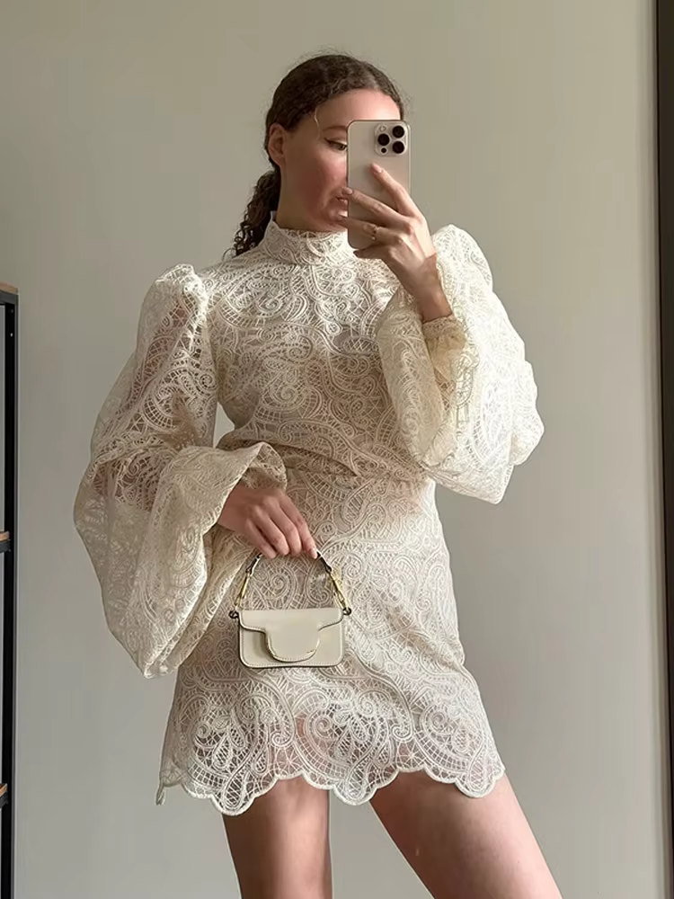 Femmes élégantes solide évider dentelle Mini robe Chic col haut Flare manches longues robes 2025 nouvelle dame soirée