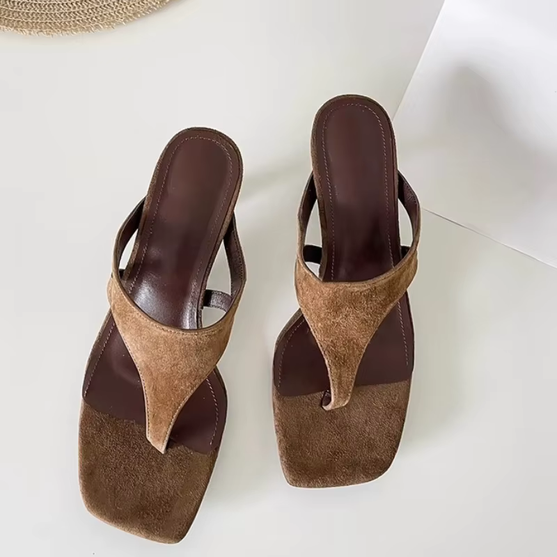 Femmes pantoufles 2025 nouveau été tongs dames talons sandales en plein air plage diapositives