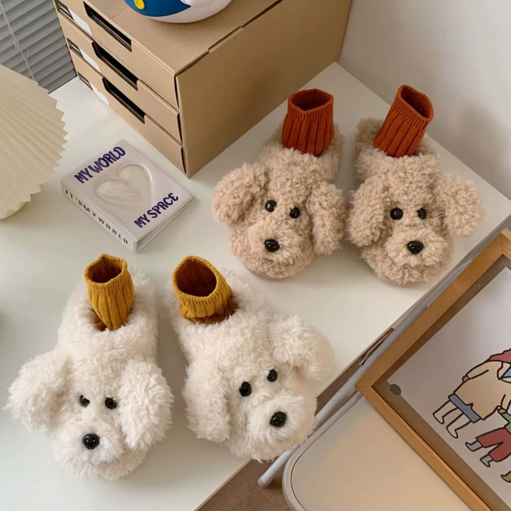 Pantoufles de caniche en peluche