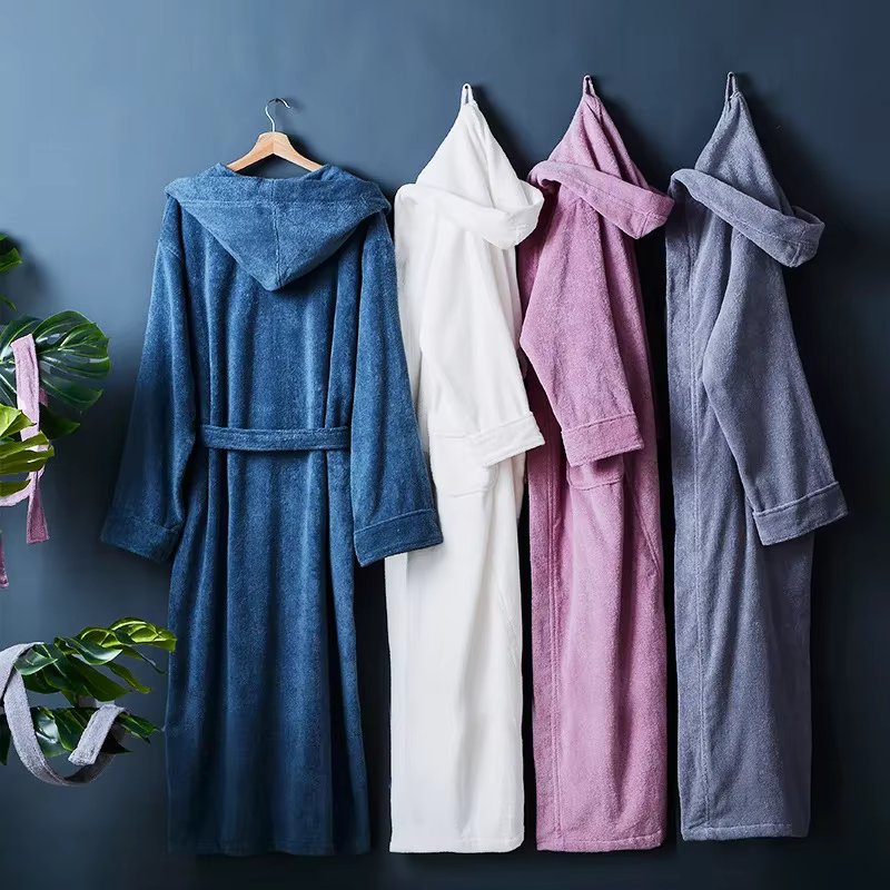 Peignoir à capuche pour homme