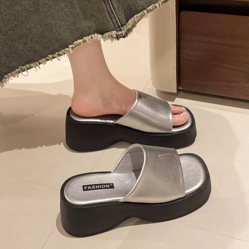 Femmes pantoufles 2025 été nouvelles sandales de luxe