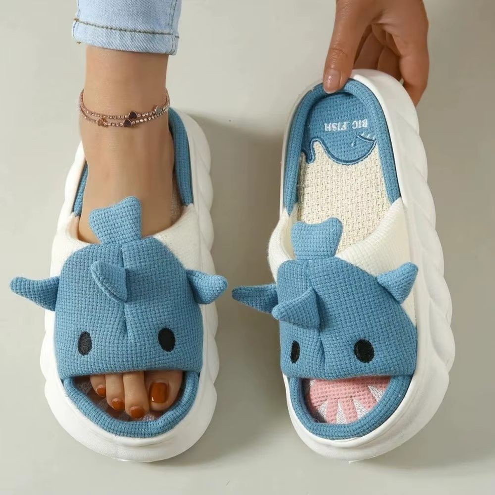 Pantoufles de requin nuageux