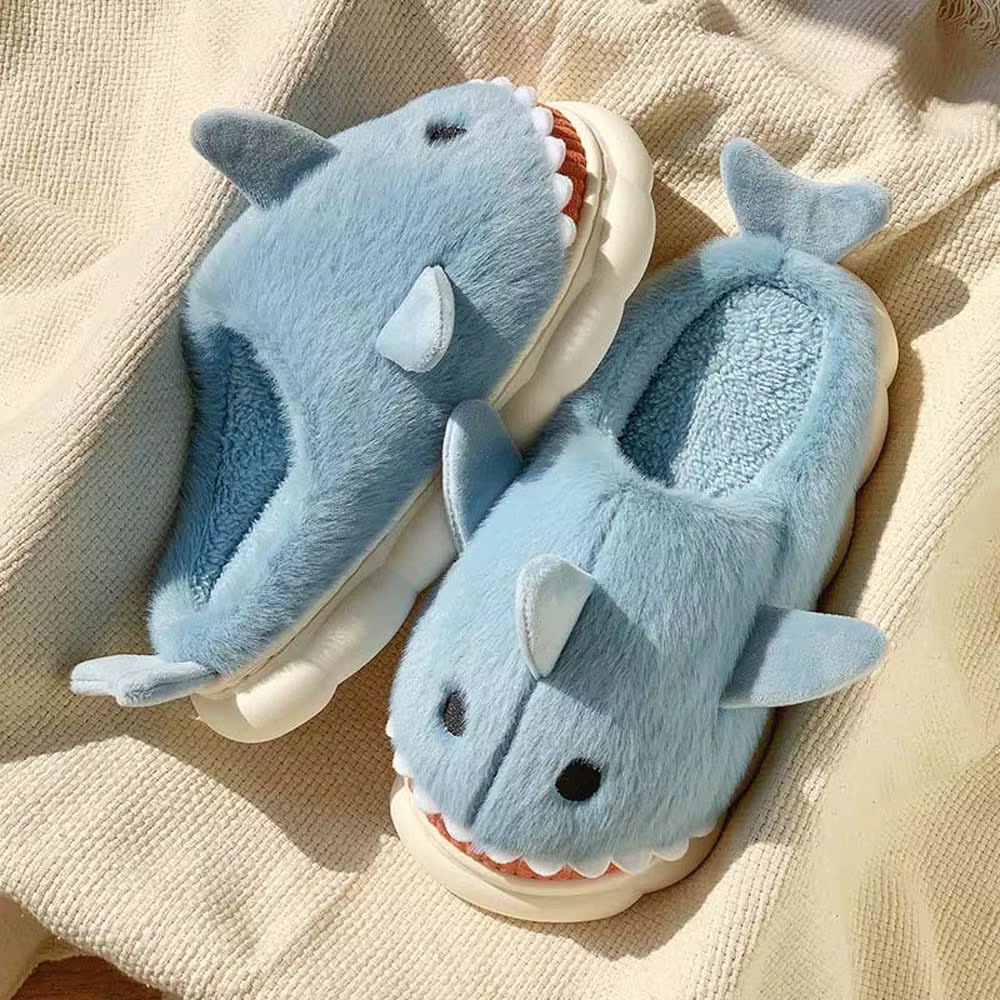 Pantoufles en peluche de requin nuageux