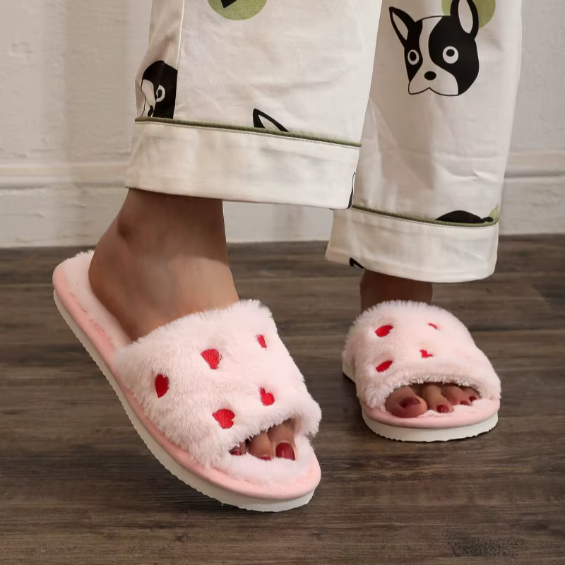Pantoufles d'hiver en forme de cœur pour femmes et hommes