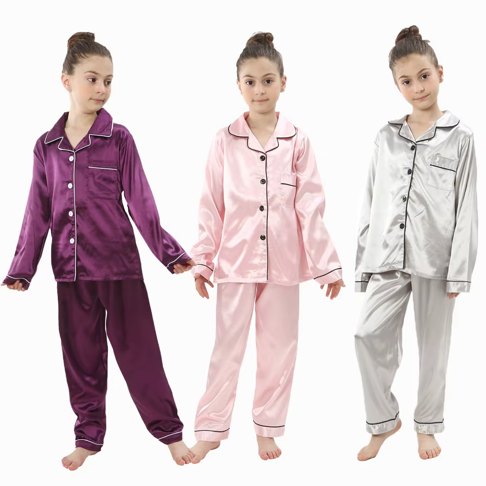 Adolescent vêtements de détente enfants maison