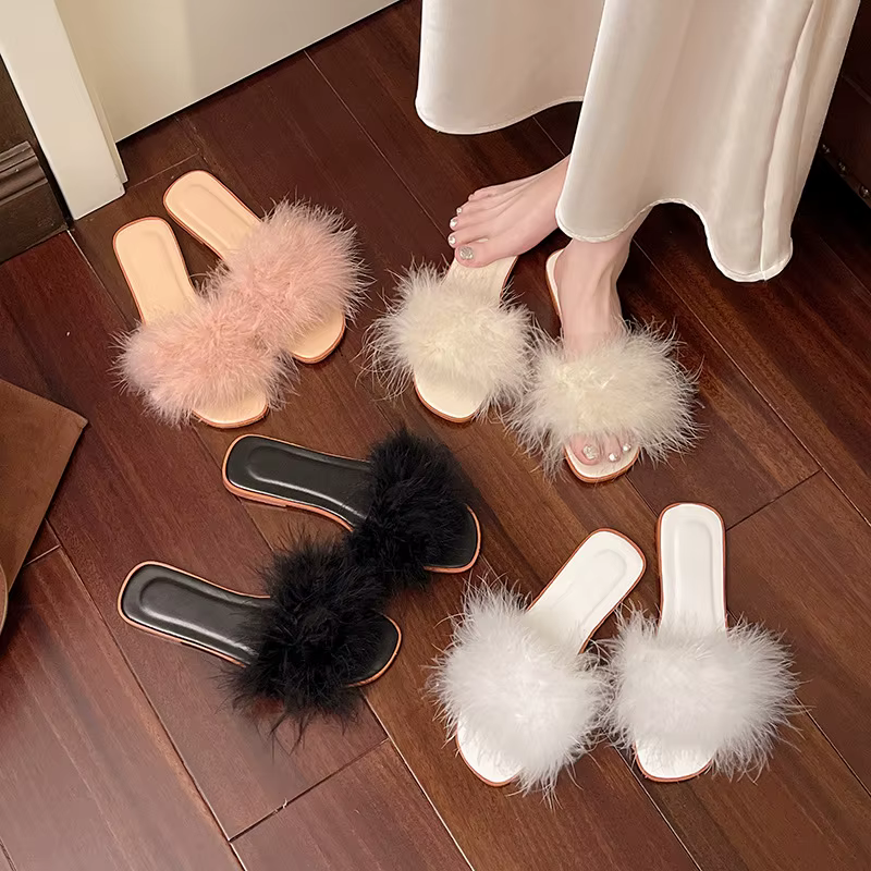 Pantoufles en fourrure à fond plat pour femmes