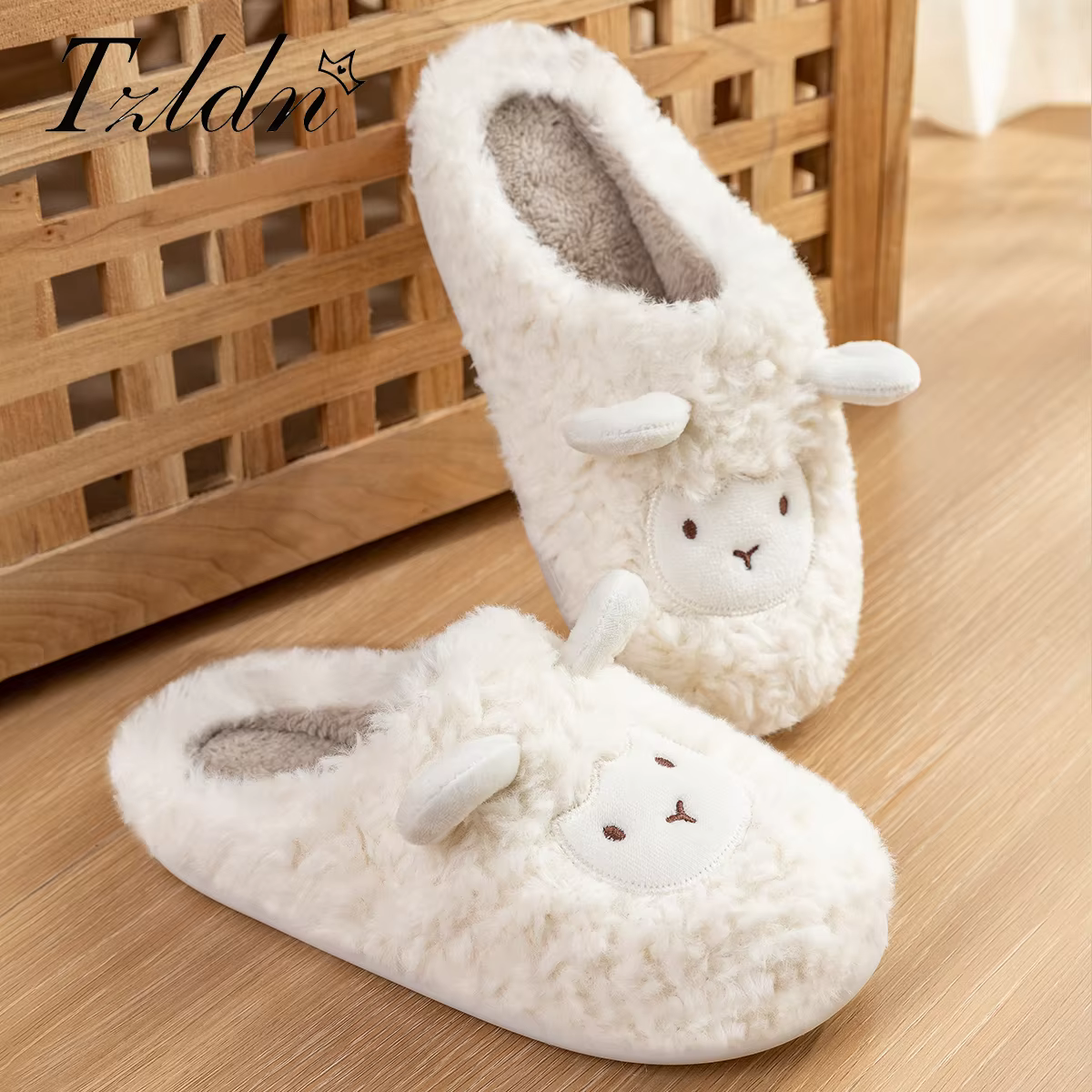 Pantoufles d'hiver en peluche de mouton de dessin animé pour femmes et hommes