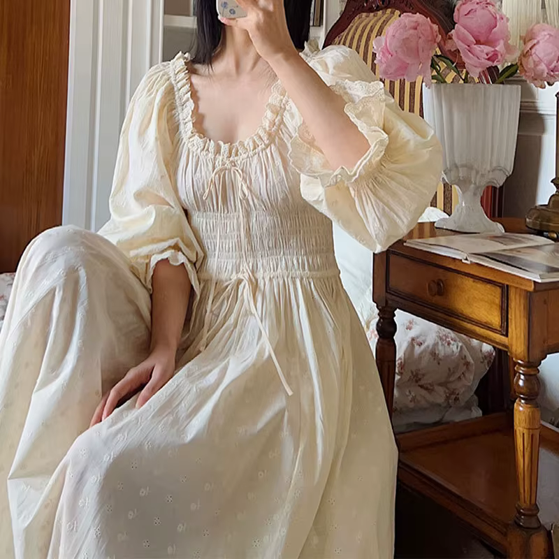 Chemise de nuit princesse vintage brodée pour femme