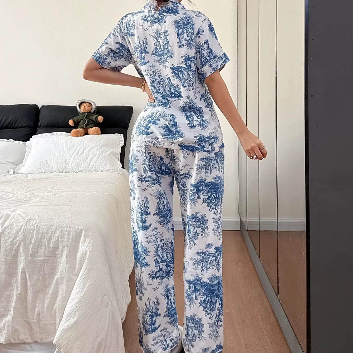 Pyjama pour femme avec revers bleus