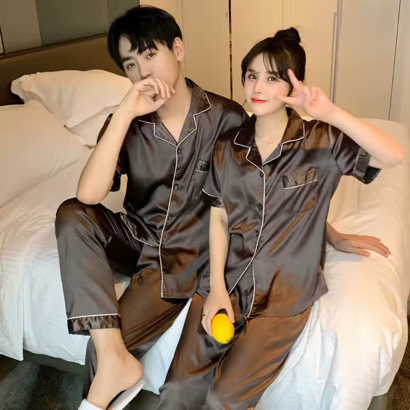 Ensemble de pyjamas assortis à manches courtes pour hommes et femmes