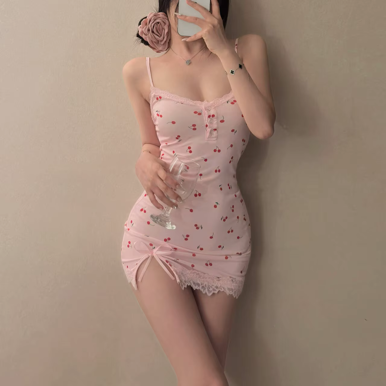 Robe de nuit tendance rose imprimé cerises pour femme
